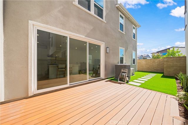 201 Yerba, Irvine, CA 92618