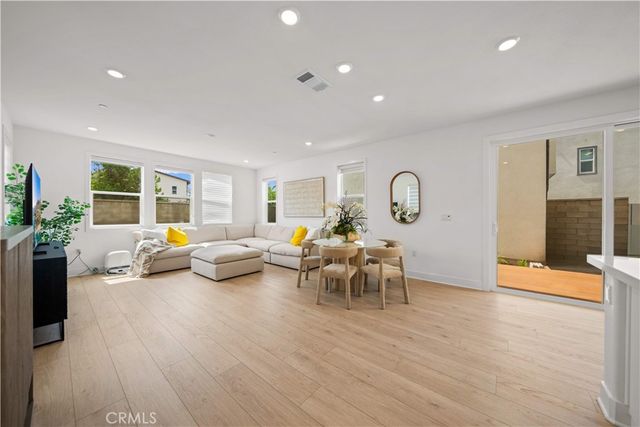 201 Yerba, Irvine, CA 92618
