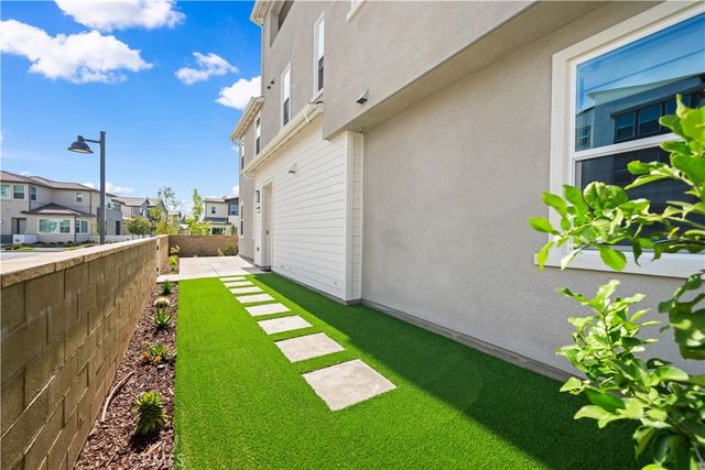 201 Yerba, Irvine, CA 92618