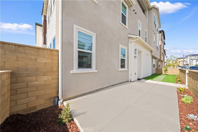 201 Yerba, Irvine, CA 92618