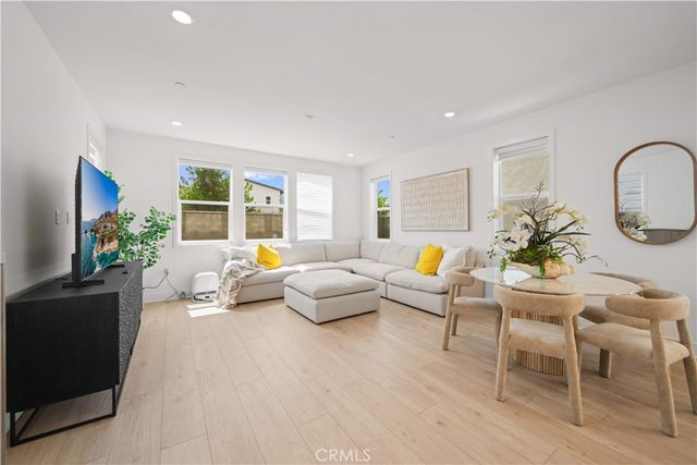 201 Yerba, Irvine, CA 92618
