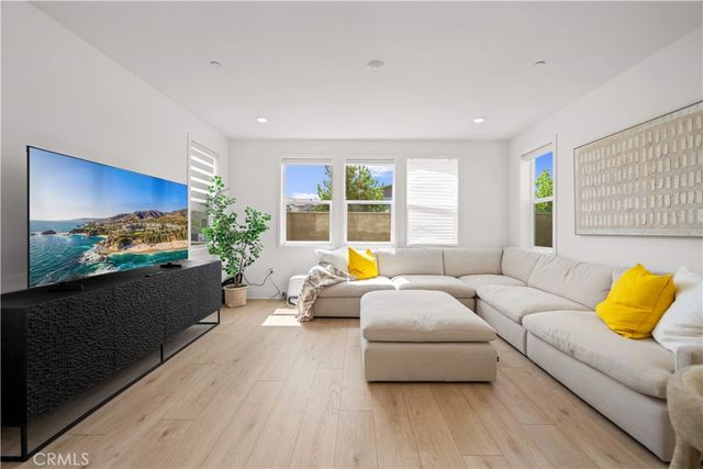 201 Yerba, Irvine, CA 92618