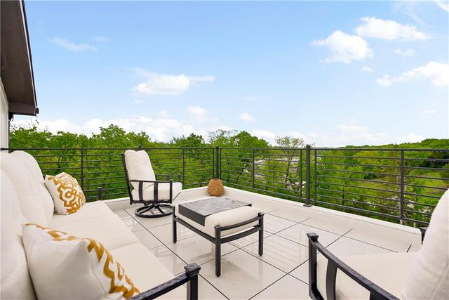 9311 Aminda Street, Lenexa, KS 66227