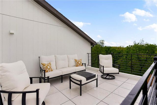 9311 Aminda Street, Lenexa, KS 66227