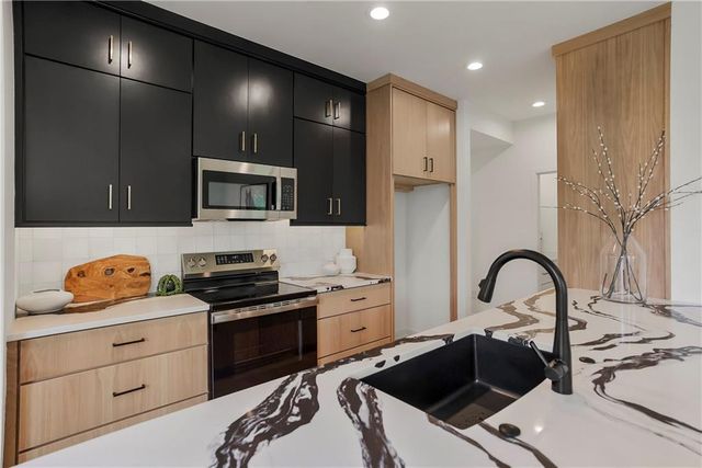 9311 Aminda Street, Lenexa, KS 66227