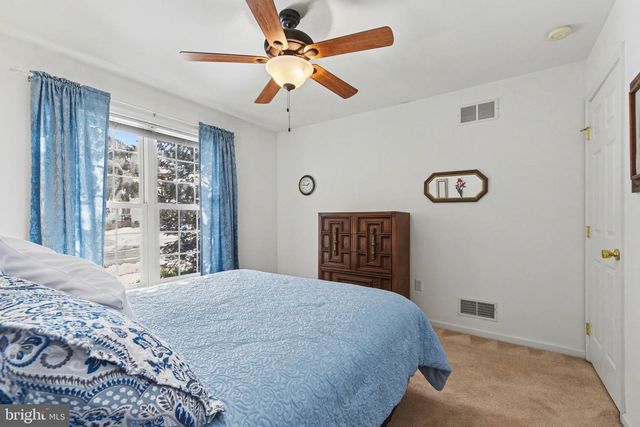 37 BLUE SPRUCE DR, Enola, PA 17025