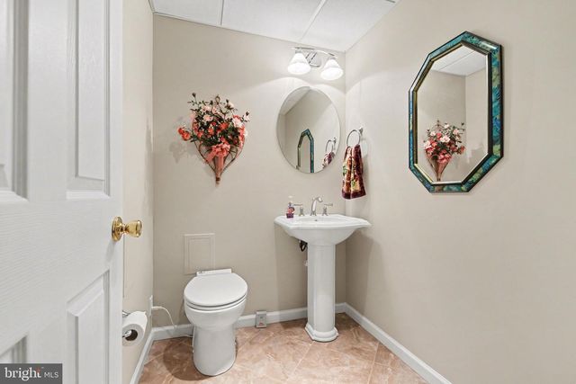 37 BLUE SPRUCE DR, Enola, PA 17025