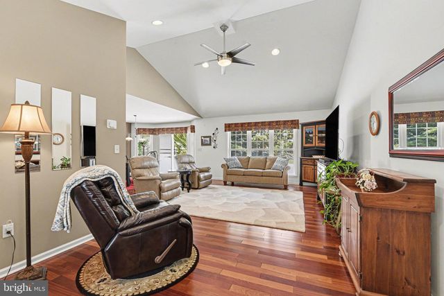 37 BLUE SPRUCE DR, Enola, PA 17025