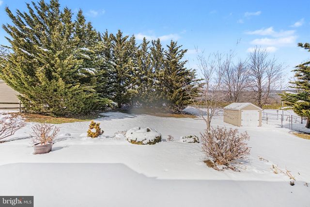 37 BLUE SPRUCE DR, Enola, PA 17025