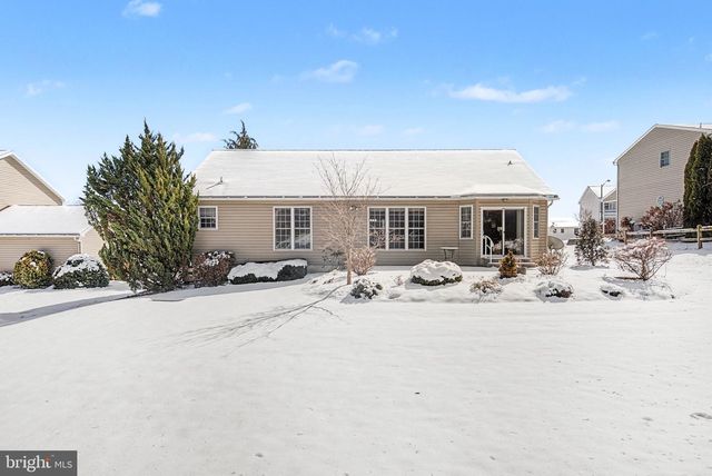 37 BLUE SPRUCE DR, Enola, PA 17025