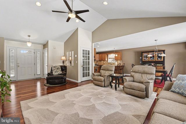 37 BLUE SPRUCE DR, Enola, PA 17025