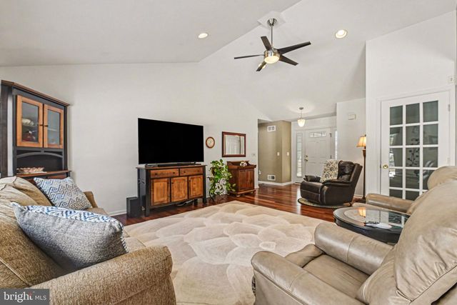 37 BLUE SPRUCE DR, Enola, PA 17025