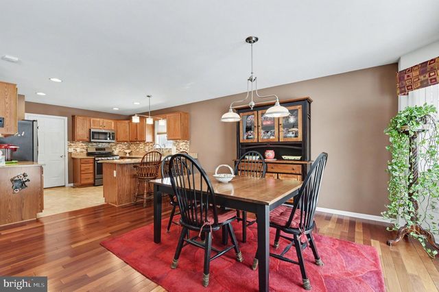 37 BLUE SPRUCE DR, Enola, PA 17025