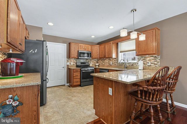 37 BLUE SPRUCE DR, Enola, PA 17025