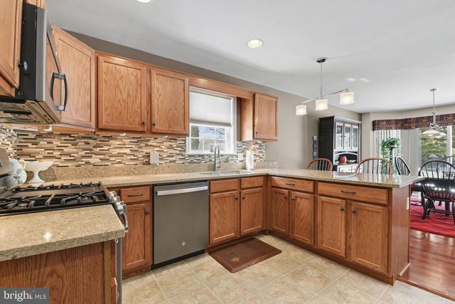 37 BLUE SPRUCE DR, Enola, PA 17025