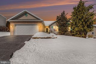 37 BLUE SPRUCE DR, Enola, PA 17025