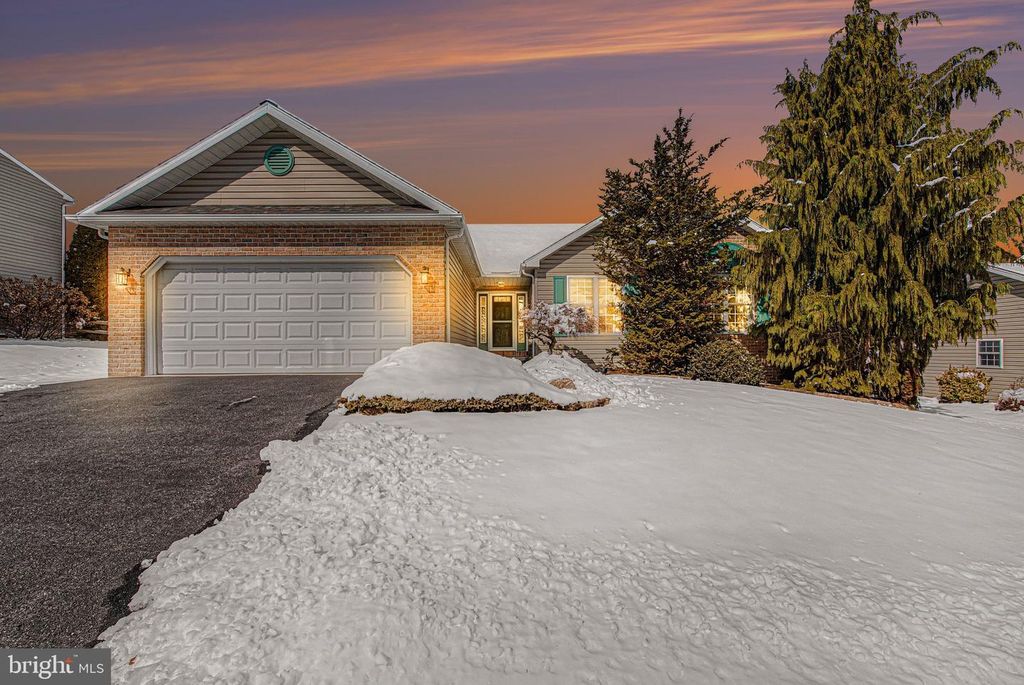 37 BLUE SPRUCE DR, Enola, PA 17025