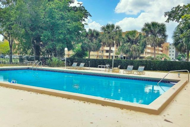 901 Hillcrest Dr 311, Hollywood, FL 33021