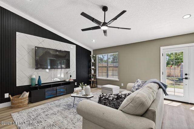 1380 HIGH PLAINS Drive W, Jacksonville, FL 32218