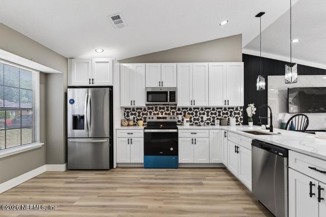 1380 HIGH PLAINS Drive W, Jacksonville, FL 32218