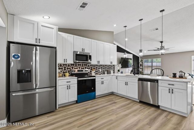 1380 HIGH PLAINS Drive W, Jacksonville, FL 32218