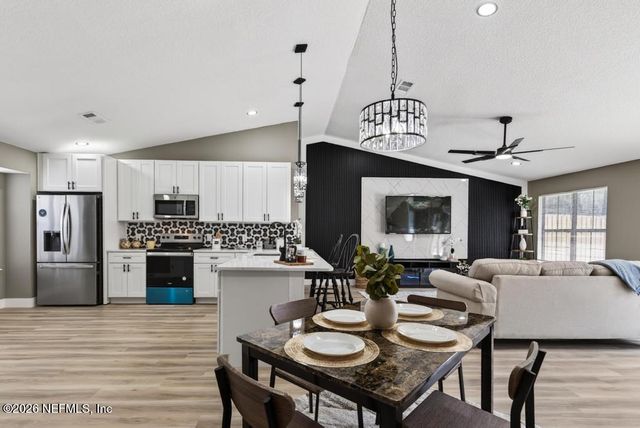 1380 HIGH PLAINS Drive W, Jacksonville, FL 32218