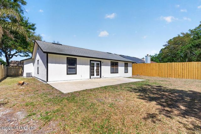 1380 HIGH PLAINS Drive W, Jacksonville, FL 32218