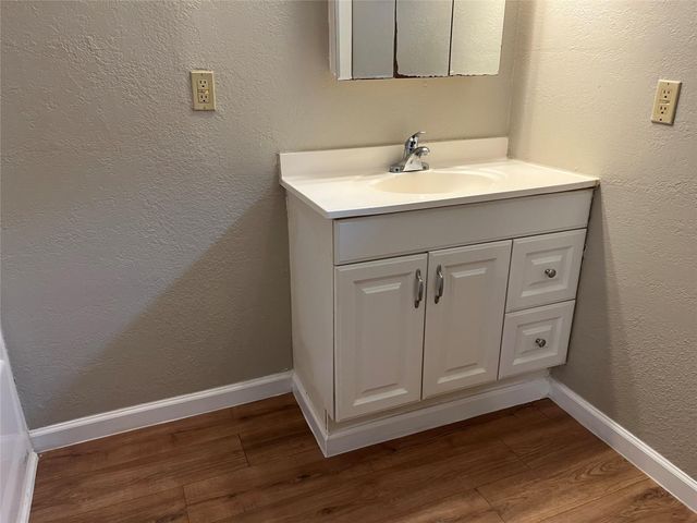 218 N Ormsby Street, Alvin, TX 77511