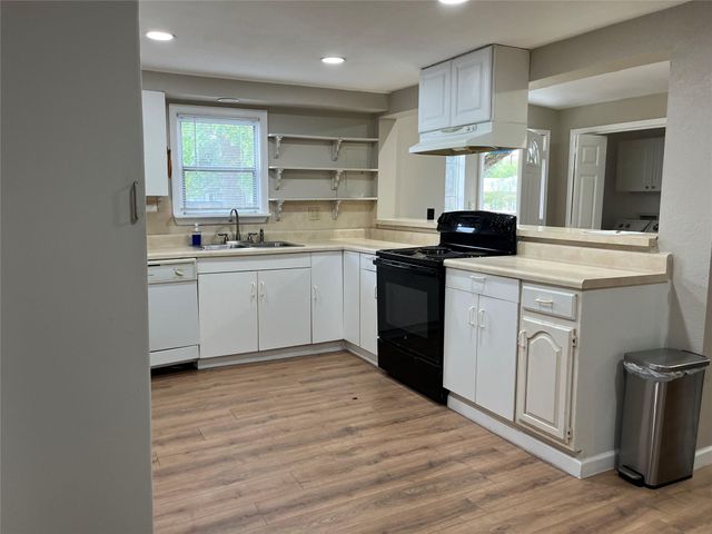 218 N Ormsby Street, Alvin, TX 77511