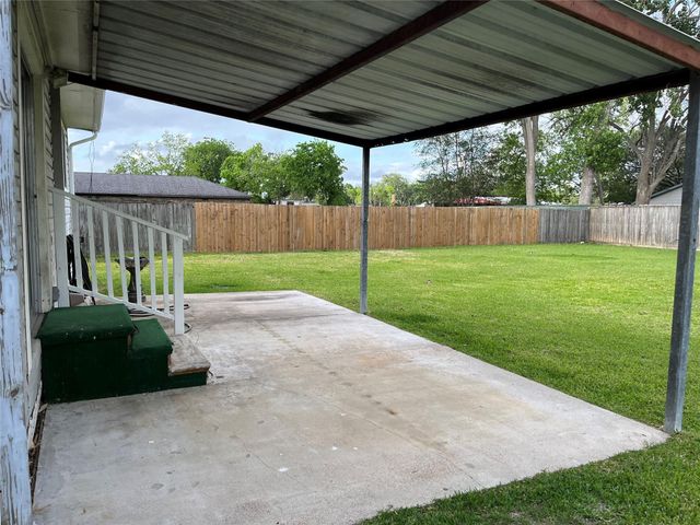 218 N Ormsby Street, Alvin, TX 77511