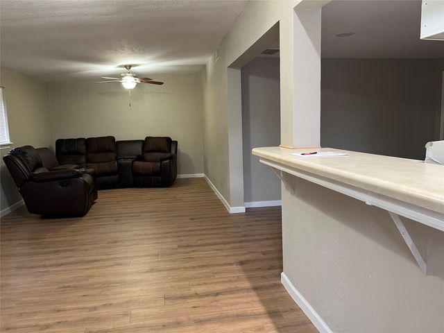 218 N Ormsby Street, Alvin, TX 77511