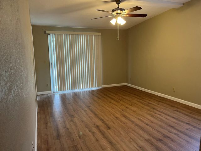 218 N Ormsby Street, Alvin, TX 77511