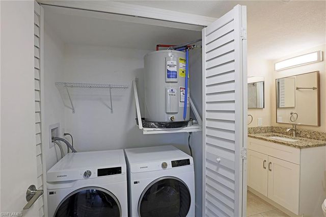 5311 Summerlin RD 1112, Fort Myers, FL 33919