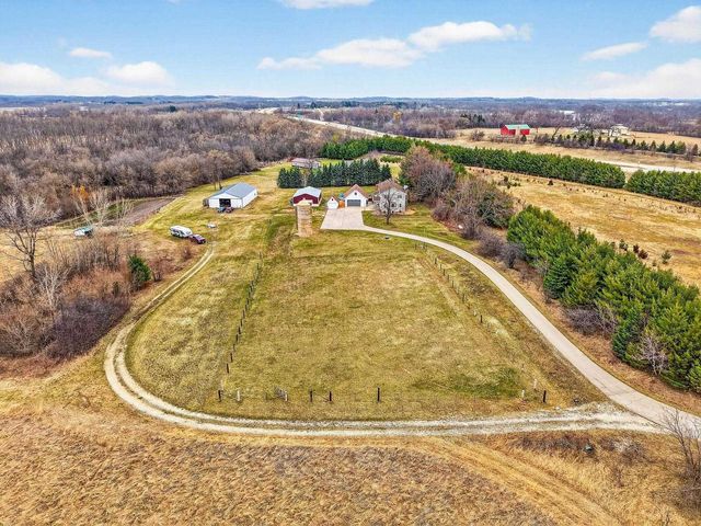 W6904 Schwemmer Lane, Fort Atkinson, WI 53538