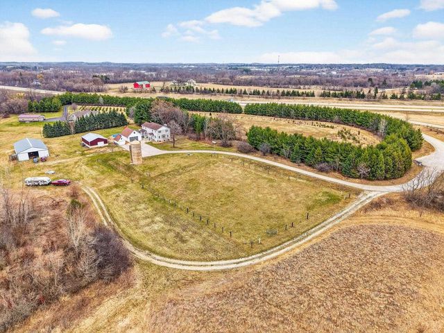 W6904 Schwemmer Lane, Fort Atkinson, WI 53538