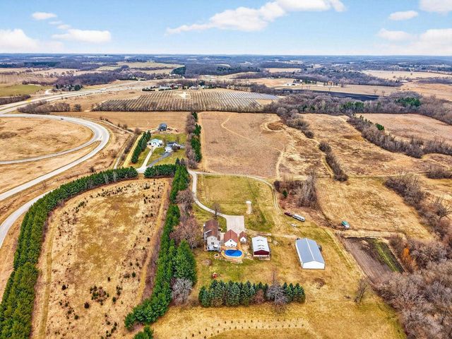 W6904 Schwemmer Lane, Fort Atkinson, WI 53538