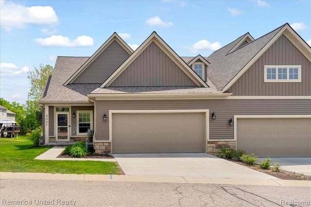 8057 Timber Trail, White Lake, MI 48386