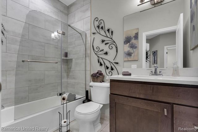 8057 Timber Trail, White Lake, MI 48386