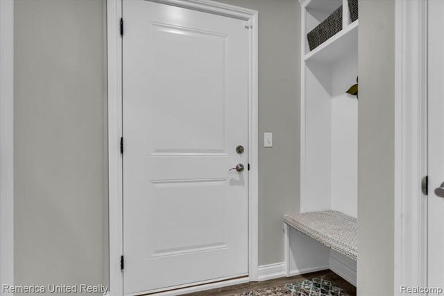 8057 Timber Trail, White Lake, MI 48386