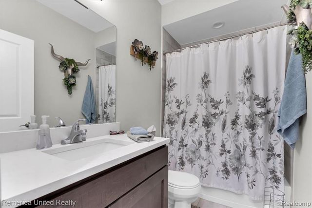 8057 Timber Trail, White Lake, MI 48386