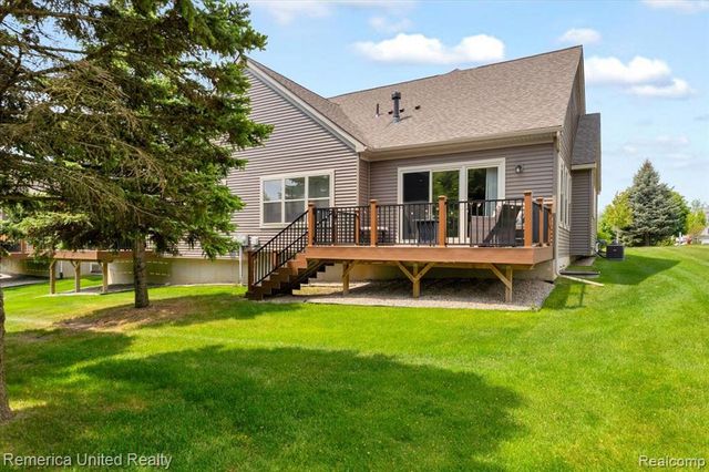 8057 Timber Trail, White Lake, MI 48386