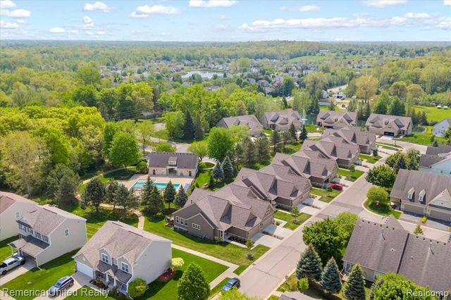 8057 Timber Trail, White Lake, MI 48386