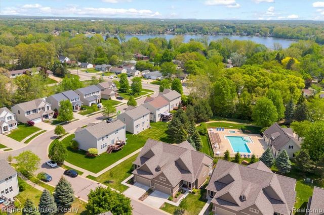8057 Timber Trail, White Lake, MI 48386
