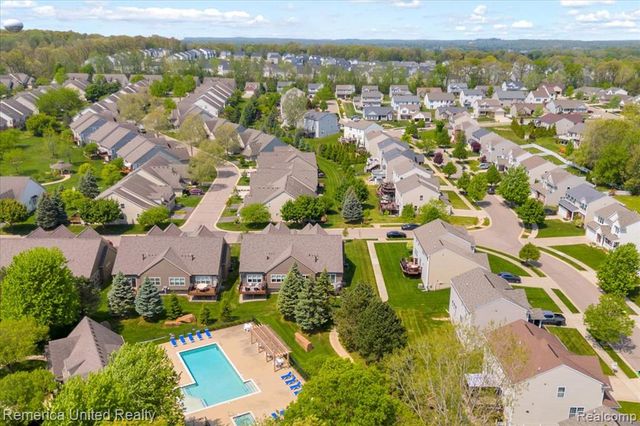 8057 Timber Trail, White Lake, MI 48386