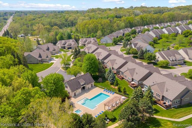 8057 Timber Trail, White Lake, MI 48386
