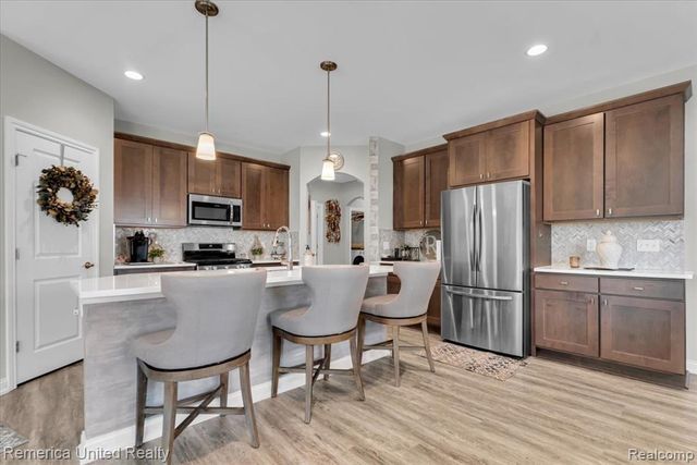 8057 Timber Trail, White Lake, MI 48386