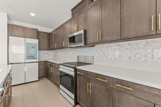 550 MEADOWOOD STREET, Fallbrook, CA 92028