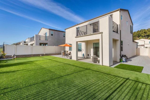 550 MEADOWOOD STREET, Fallbrook, CA 92028