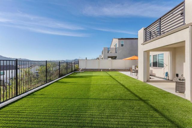 550 MEADOWOOD STREET, Fallbrook, CA 92028