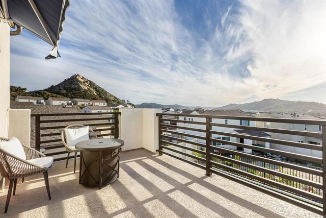 550 MEADOWOOD STREET, Fallbrook, CA 92028